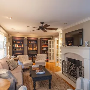 Holiday home Southern Elegance In Heart Of, Memphis